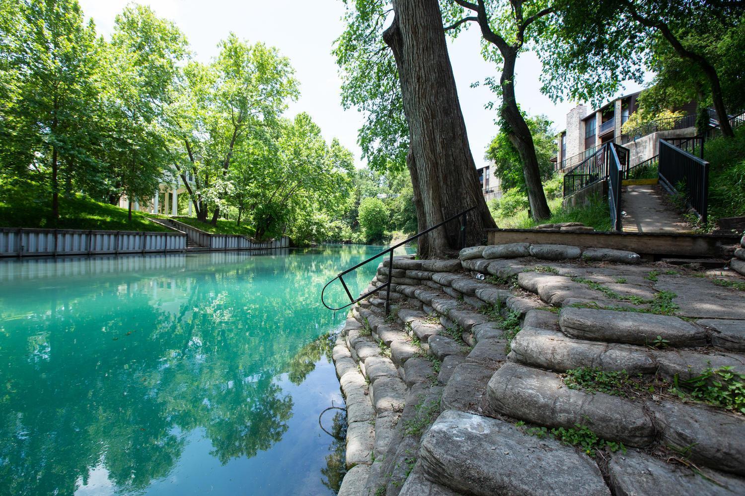 The Iron Cactus Condo On The Comal Cw C102 新布朗费尔斯 外观 照片